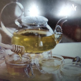 Minum Madu Sebaiknya Tidak Pakai Air Panas, Mitos Atau Fakta?