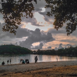 Pejalan Sore
